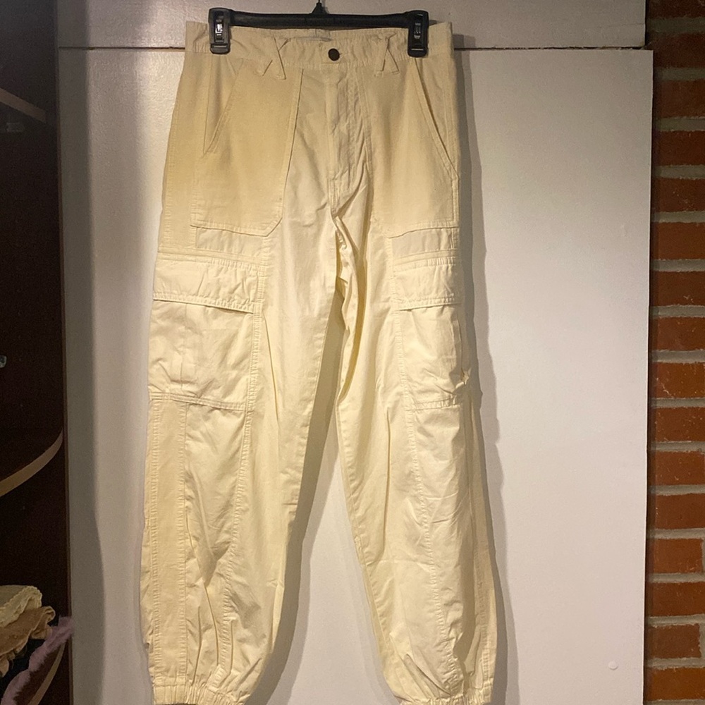 Cream cargo pants - never worn. From urban outfitters size 4